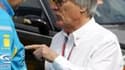 Le nouveau Directeur Général de Renault F1 ici en discussion avec Bernie Ecclestone.