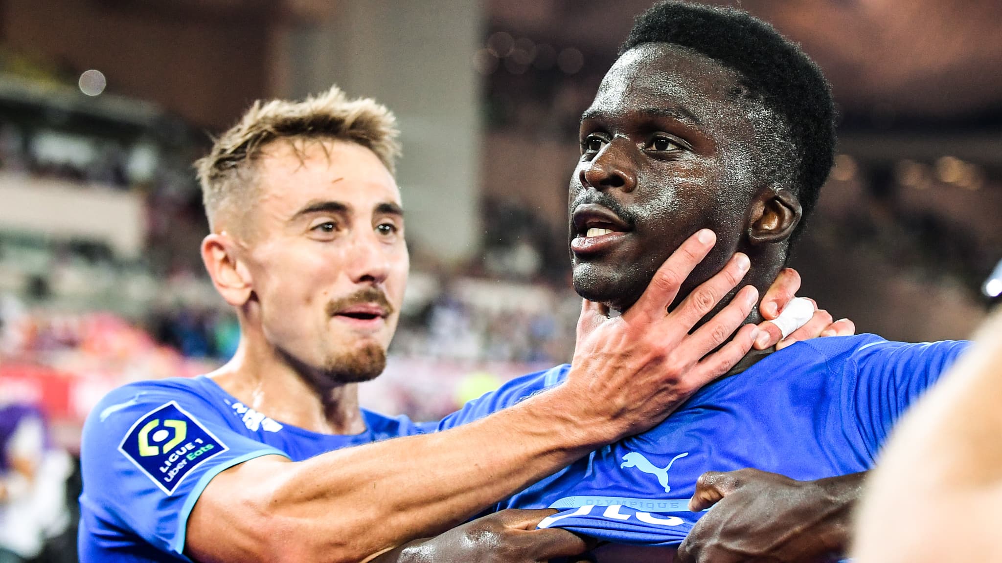 Bamba Dieng félicité par Valentin Rongier après son doublé lors d'ASM-OM Bamba Dieng félicité par Valentin Rongier après son doublé lors d'ASM-OM