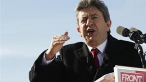 Jean-Luc Mélenchon s'est fixé dimanche comme objectif minimal de priver Marine Le Pen du podium lors du premier tour de l'élection présidentielle en France, le 22 avril prochain. /Photo prise le 1er avril 2012/REUTERS/Gonzalo Fuentes