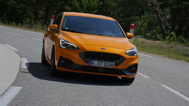 La Focus ST, version la plus puissante actuellement commercialisée par Ford, peut atteindre au maximum 250 km/h.