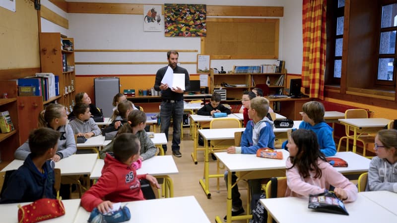 Najat Vallaud-Belkacem a annoncé que les professeurs de écoles seraient augmentés en 2016.