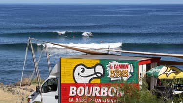 L'île de la Réunion, réputé pour ses spots de surf, perd son attractivité à cause des attaques de requins.