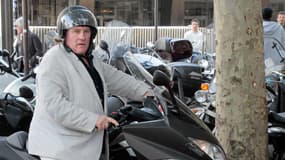 L'acteur Gérard Depardieu a versé 4.000 euros pour avoir roulé ivre avec son scooter.