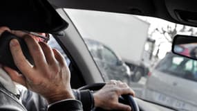 En dix ans, le nombre de conducteurs qui téléphonent au volant a doublé, selon une étude Axa