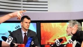 Le rédacteur en chef, Alexeï Venediktov, à droite, lors d'une interview avec le milliardaire Mikhaïl Prokhorov sur la radio Écho de Moscou.
