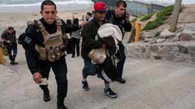 Un migrant provenant d'Amérique centrale arrêté à la frontière entre le Mexique et les Etats-Unis, le 21 mars 2019