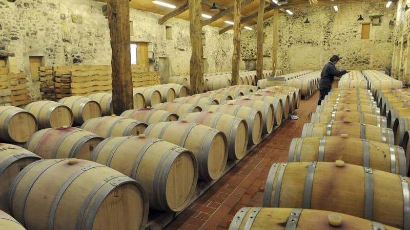 Wengcheng Li, un architecte chinois possédant déjà deux propriétés viticoles dans le Bordelais, a acheté le château La Fleur Jonquet, situé dans les Graves. Des investisseurs chinois ont repris une trentaine de propriétés dans le vignoble de Bordeaux depu