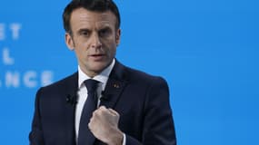 Le président Emmanuel Macron, candidat à sa réélection, lors d'une conférence de presse, le 17 mars 2022 à Aubervilliers