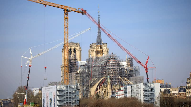 Il doit faire dans l'industrie la même chose que pour Notre-Dame : le gouvernement nomme un "coordonnateur" pour accélérer et simplifier les procédures