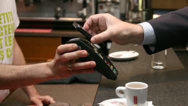 "Le confinement a stimulé le recours à des modes de paiement dématérialisés" et numériques, par opposition aux moyens de paiement "physiques"