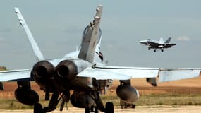 Des F-18 espagnols sur l'aéroport Torrejon d'Ardoz, près de Madrid