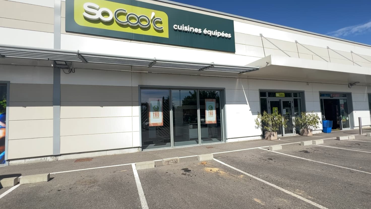 "J'AI 4000 EUROS QUI SE PROMÈNENT": DES DIZAINES DE CLIENTS DANS L'IMPASSE APRÈS LA FERMETURE D'UN MAGASIN SOCOO'C À MANOSQUE