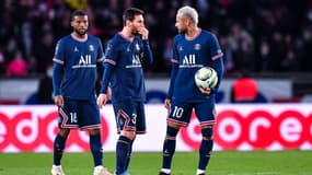 Lionel Messi en discussion avec Neymar lors de PSG-ASSE, le 26 février 2022