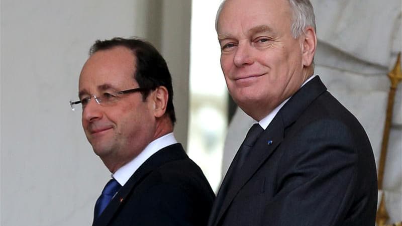 La cote de confiance de François Hollande, stable depuis le début de l'année à la suite notamment de l'intervention militaire au Mali, perd cinq points ce mois-ci à 30% et celle de Jean-Marc Ayrault connaît un recul comparable pour s'établir à 28%, selon