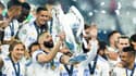 Karim Benzema soulève la Ligue des champions avec le Real Madrid, le 28 mai 2022