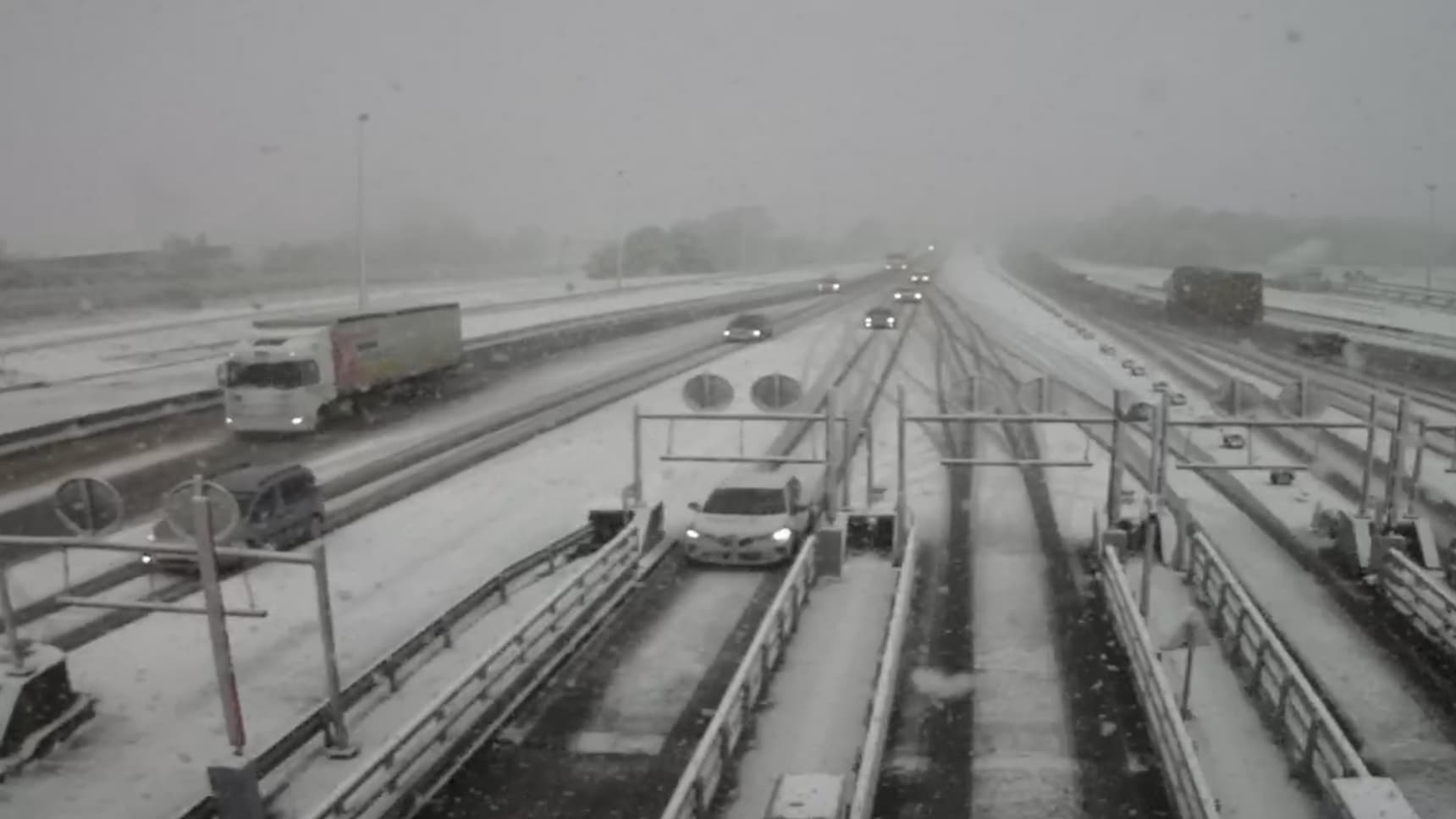 Capture Webcam péage de Heudebouville sur l'A13 le 21 novembre 2024 près de Louviers à 11h06 Capture Webcam péage de Heudebouville sur l'A13 le 21 novembre 2024 près de Louviers à 11h06