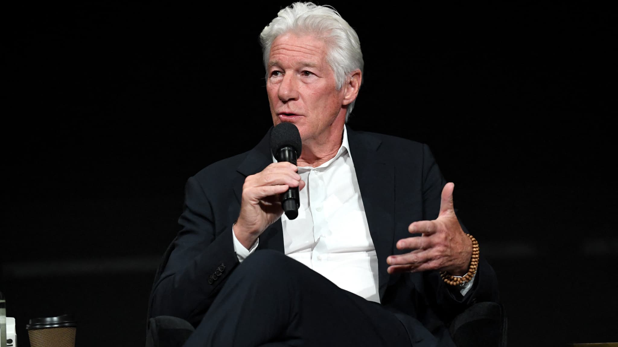 "TRUMP DÉMOLIT LA CONSTITUTION AMÉRICAINE": RICHARD GERE TIRE À BOULETS ROUGES SUR LE PRÉSIDENT DES ÉTATS-UNIS