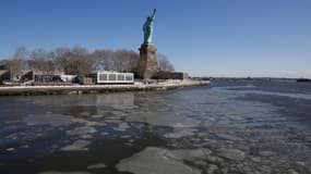 La statue de liberté sur Liberty Island, non loin d'Ellis Island.