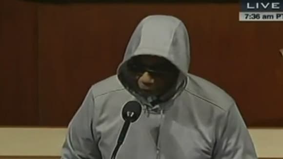 Bobby Rush, député démocrate en ancien membre des Black Panther, retire sa veste pour dévoiler un sweat à capuche en mars 2012. Il proteste alors contre le meurtre de Trayvon Martin, un jeune noir américain de 17 ans.