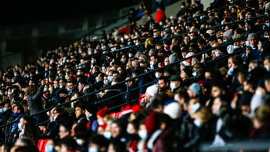 Des spectateurs au Matmum Stadium de Lyon