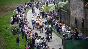 Les coureurs de Paris-Roubaix, le 7 avril 2024