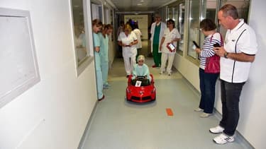 Une voiturette à l'hôpital du Mans