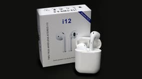 Les écouteurs "i12" envoyés aux acheteurs de la "box produits Apple"