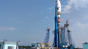Une fusée Soyouz 2.1b avec l'atterrisseur Luna-25 sur la rampe de lancement au cosmodrome de Vostochny, le 8 août 2023.