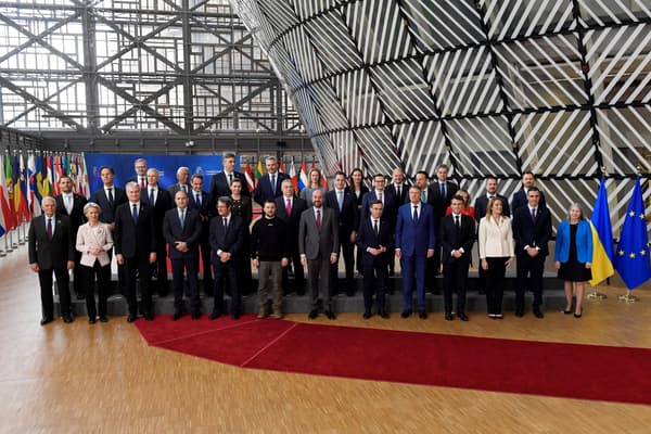 Les dirigeants de l'UE aux côtés de Volodymyr Zelensky le 9 février 2023 à Bruxelles
