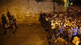 Les forces de sécurité israéliennes gardent l'esplanade des mosquées à Jérusalem le 26 juillet 2017