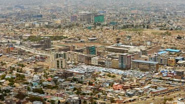 La ville de Kaboul vue depuis une montagne environnante (Illustration)