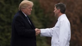 Donald Trump et le médecin Ronny Jackson. 