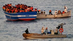De plus en plus de migrants tentent de gagner l'Italie et l'Europe dans des bateaux de fortune.