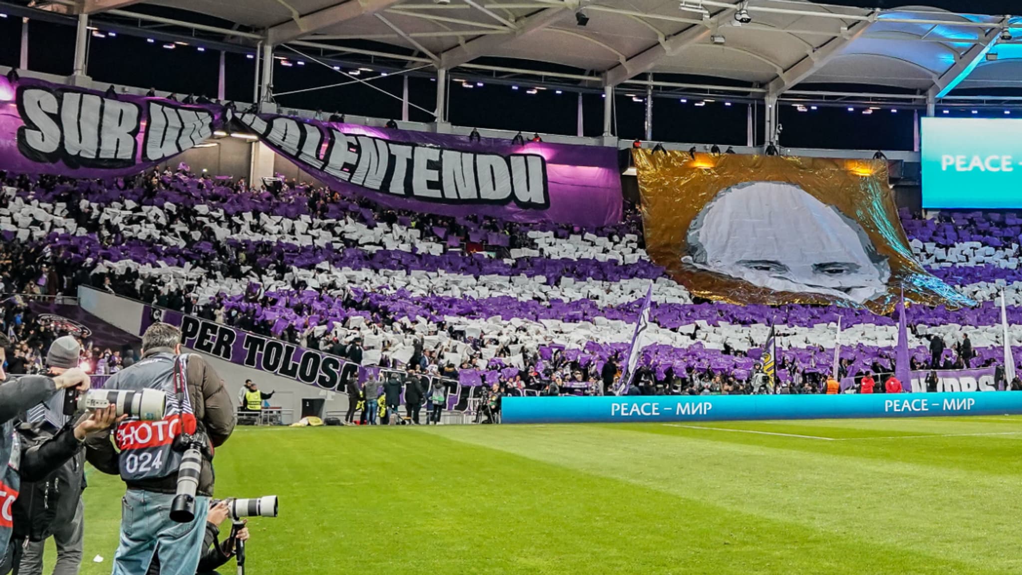Le tifo Jean-Claude Dusse des supporteurs de Toulouse contre Liverpool en Ligue Europe, le 9 novembre 2023 Le tifo Jean-Claude Dusse des supporteurs de Toulouse contre Liverpool en Ligue Europe, le 9 novembre 2023