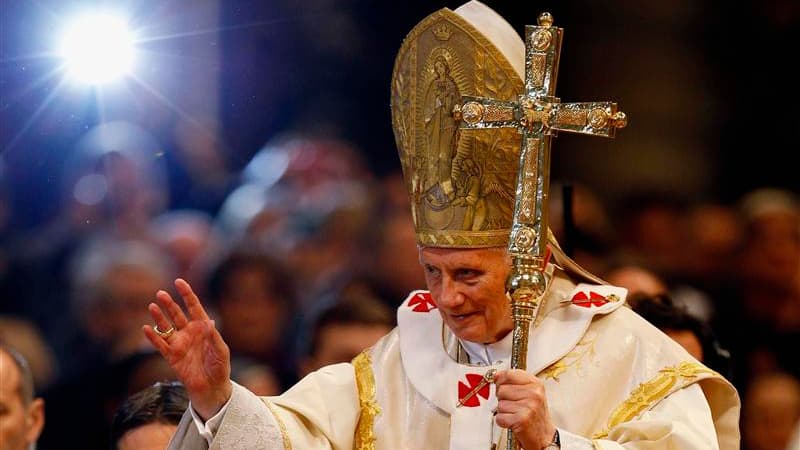 Dans son message du Nouvel An, Benoît XVI a souhaité mardi que 2013 soit une année de paix malgré le capitalisme débridé, le terrorisme et la criminalité. /Photo prise le 1er janvier 2013/REUTERS/Giampiero Sposito