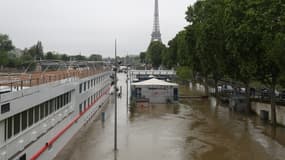 Le niveau de la Seine continue de monter.