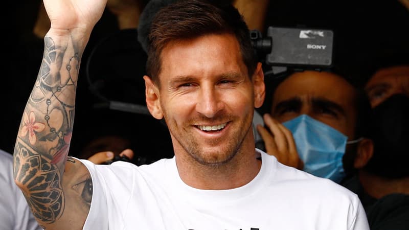 Mercato: Messi débarque avec un t-shirt "Ici c’est Paris"
