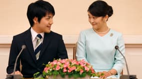 La princesse Mako annonçant ses fiançailles avec son petit ami Kei Komuro, à Tokyo, le 3 septembre 2017