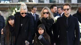 Laeticia Hallyday, Laura Smet, David Hallyday, Jade et Joy lors de l'enterrement du rockeur à l'église de la Madeleine à Paris le 9 décembre 2017