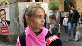 Devant les écoles, les enfants jugent les affiches de campagne: "ils pourraient faire des dessins rigolos"