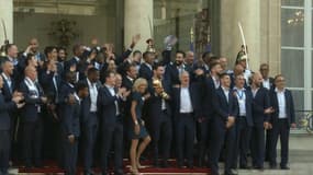 Entre louanges et insultes racistes, le monde commente la victoire des Bleus