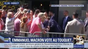 Quand Emmanuel Macron embrasse le crâne d'un sympathisant