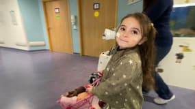 Lina est hospitalisée au quotidien à La Timone, à Marseille, depuis huit mois, en attente d'une greffe de cœur.