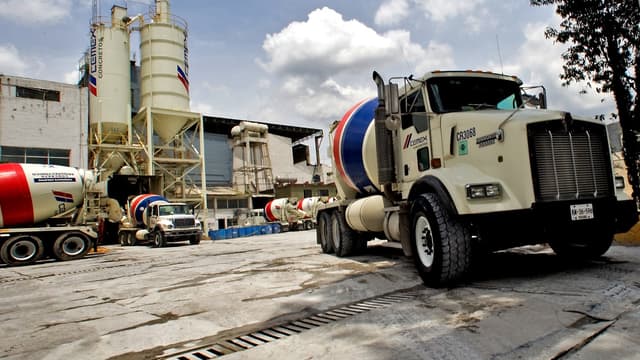 Le géant mexicain du ciment Cemex se dit disposé à fournir du matériel pour la construction du mur frontalier.