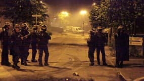 Vendredi 16 juillet, la police lourdement armée sécurise les abords du quartier Arlequin