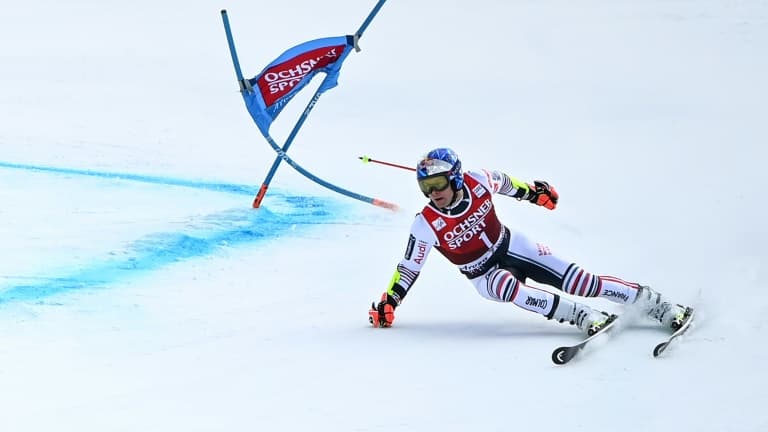 Alexis Pinturault lors de la seconde manche du slalom géant de Lenzerheide, en Suisse, le 20 mars 2021