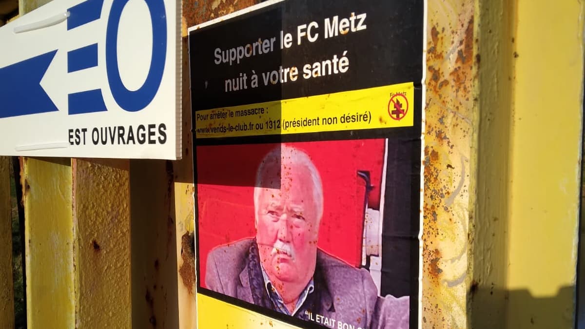 Une affiche hostile au prséident du FC Metz, Bernard Serin, placardée dans sur un mur de la ville, le 29 février 2024