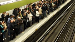 Ce genre de scène n'est pas rare sur les quais de métro et de RER franciliens.