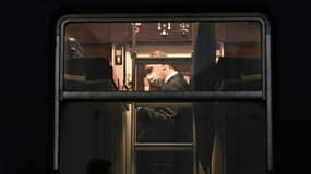 Le Premier ministre Jean Castex visite le train de nuit Paris-Nice à la gare d'Austerlitz à Paris, le 20 mai 2021