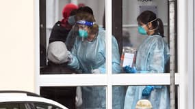 Un test de détection du Covid-19 pratiqué à Melbourne, le 6 juillet 2020.